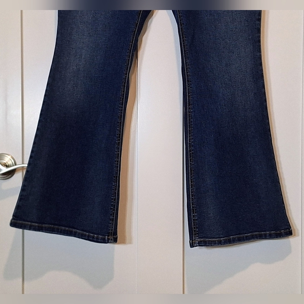 Torrid Bootcut Midrise Jeans Stretch 16XS Darkwash Whiskered - Picture 4 of 14